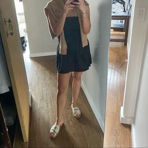 Sir the label Alena set